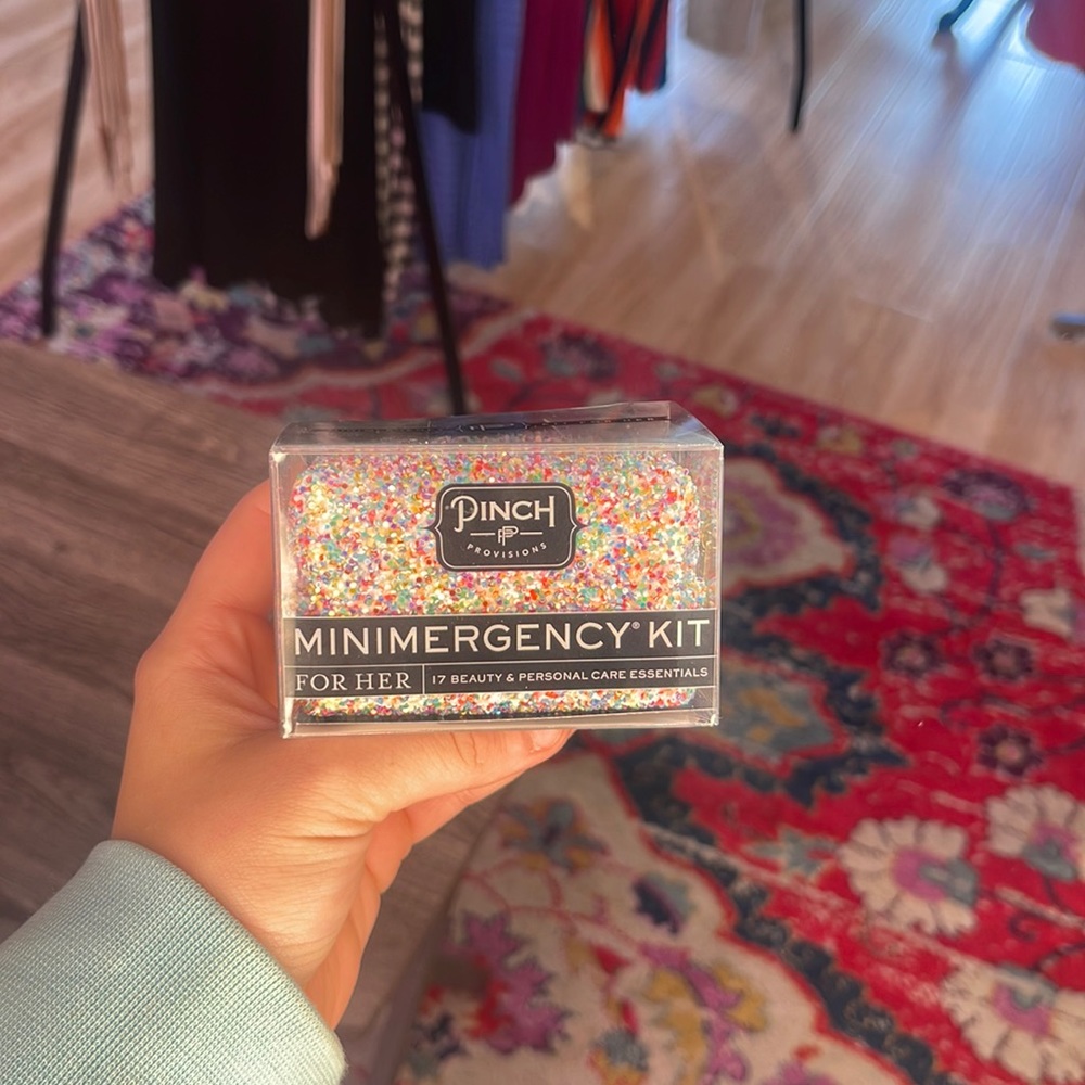 MINIEMERGANCY GALS KIT